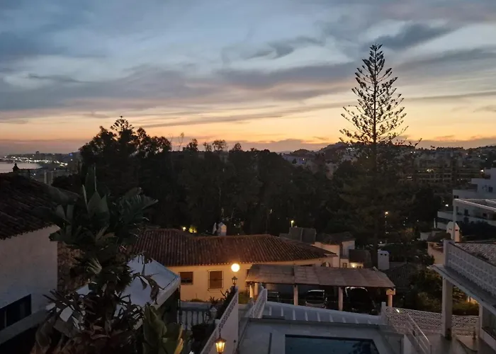 Coastalgem: 2br Pool And View Holiday home Fuengirola