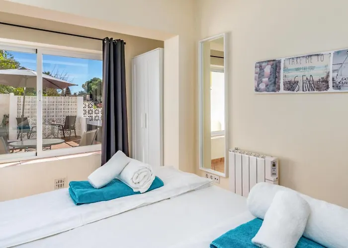 Coastalgem: 2br Pool And View Holiday home Fuengirola