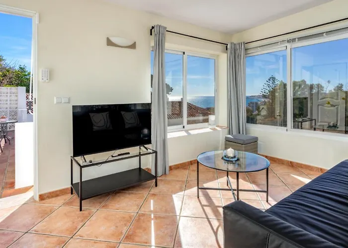 Holiday home Coastalgem: 2br Pool And View