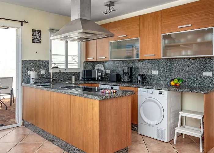 Holiday home Coastalgem: 2br Pool And View *