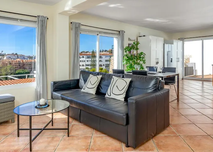 Coastalgem: 2br Pool And View * פואנגירולה