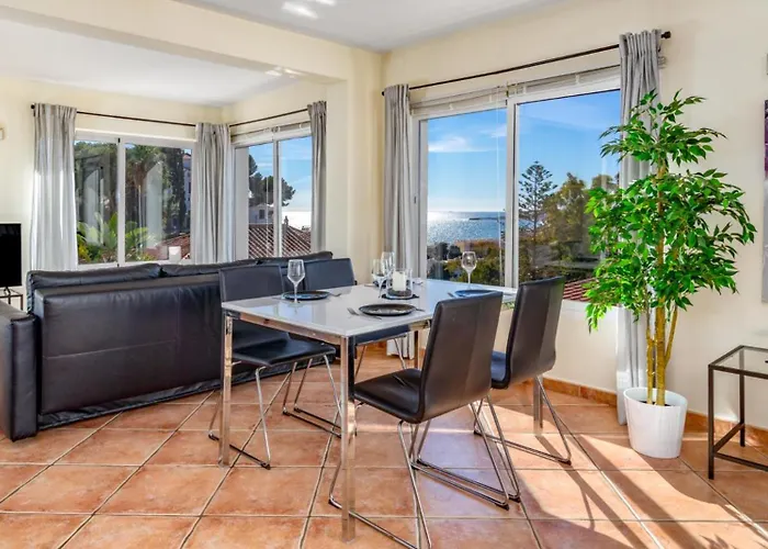 בית נופש Coastalgem: 2br Pool And View *