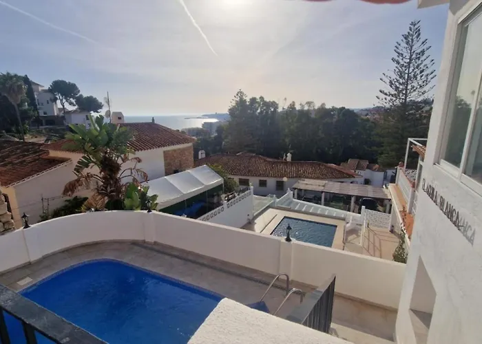 Coastalgem: 2br Pool And View